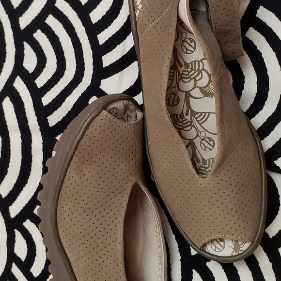 Fly London Peep Toe Leather Sling Back Wedges Tan Sz 40 - Picture 7 of 7